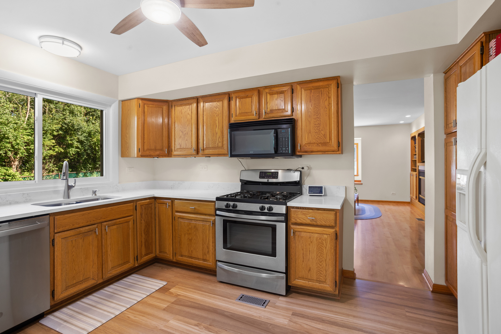 1040 Hermitage Lane, Hoffman Estates, IL 60169