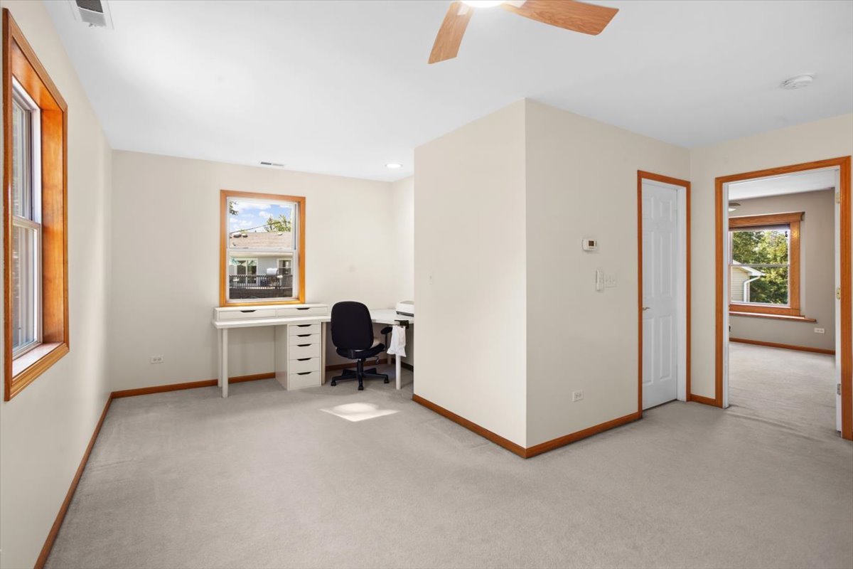 1040 Hermitage Lane, Hoffman Estates, IL 60169