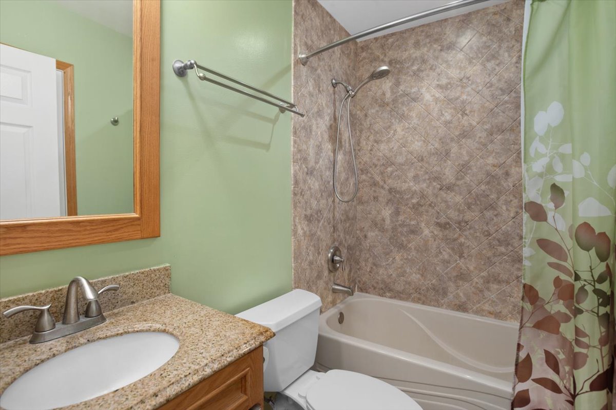 1040 Hermitage Lane, Hoffman Estates, IL 60169