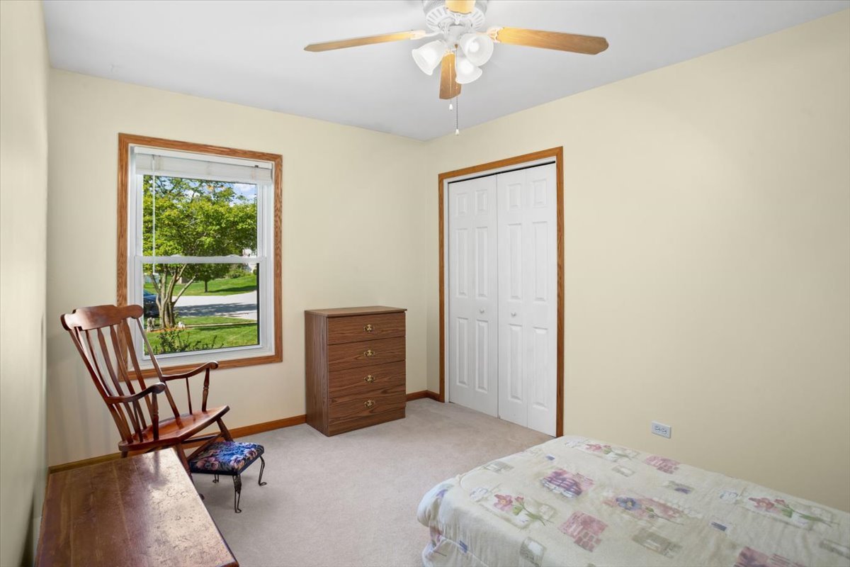 1040 Hermitage Lane, Hoffman Estates, IL 60169