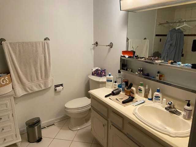 617 Newport Avenue, Westmont, IL 60559