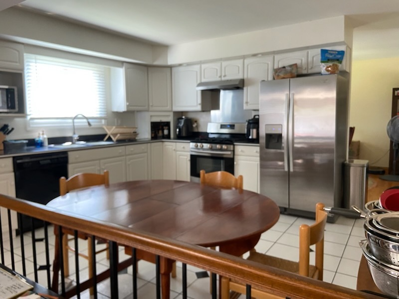 617 Newport Avenue, Westmont, IL 60559