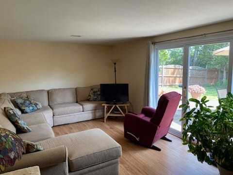 617 Newport Avenue, Westmont, IL 60559