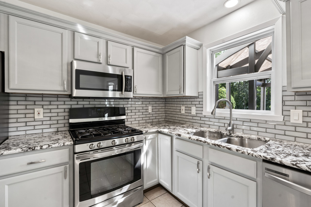 10912 Dixon Pines Circle, Machesney Park, IL 61115