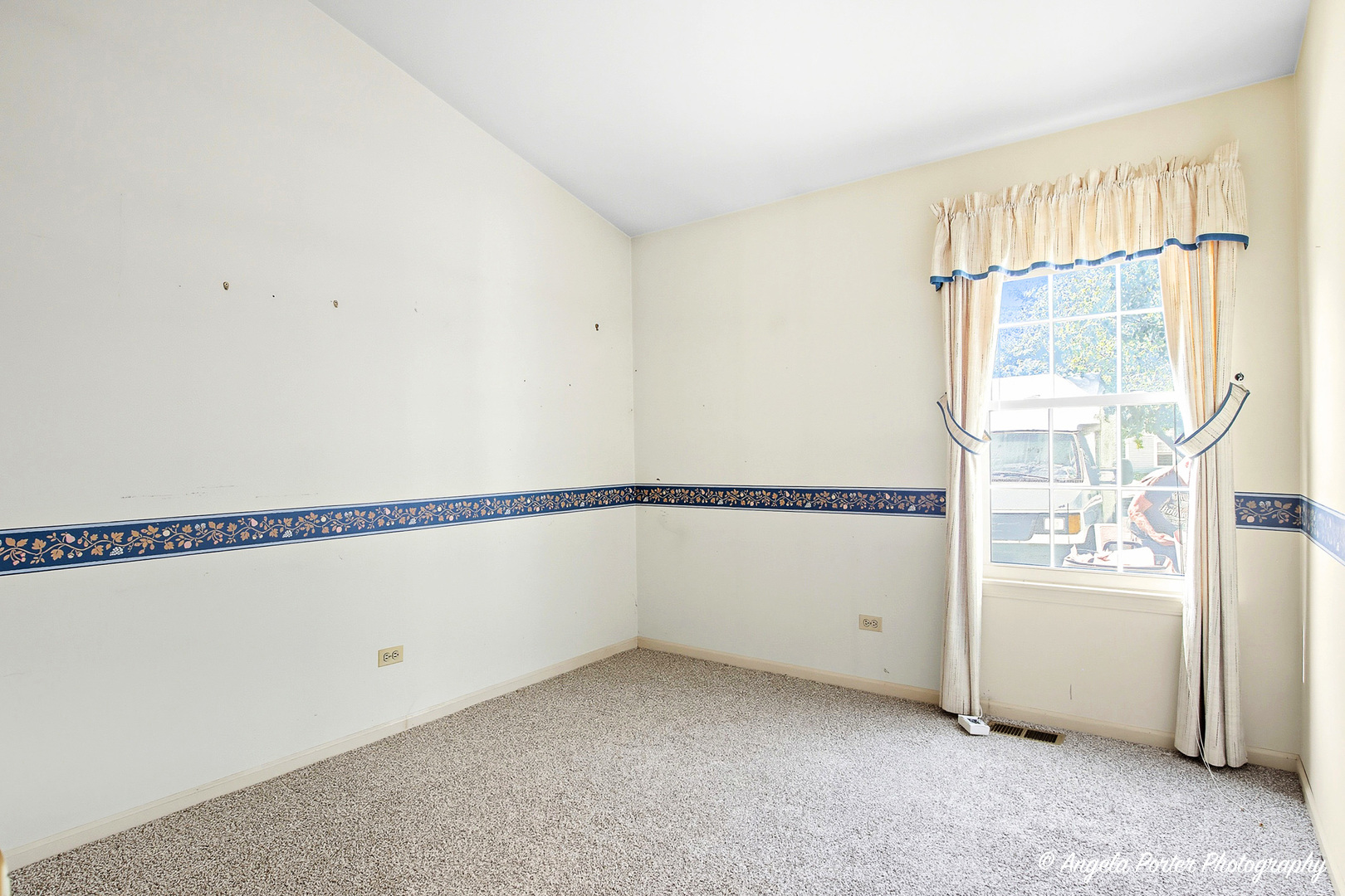1040 Wimbledon Drive, Island Lake, IL 60042