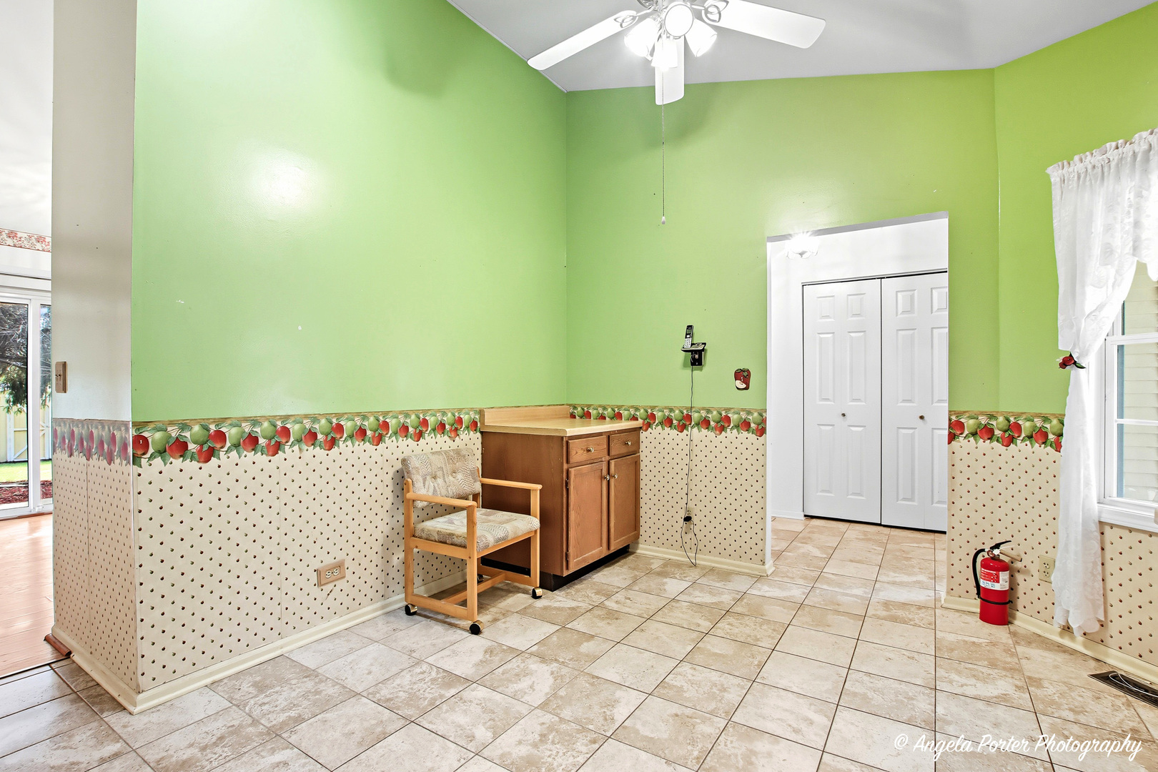 1040 Wimbledon Drive, Island Lake, IL 60042