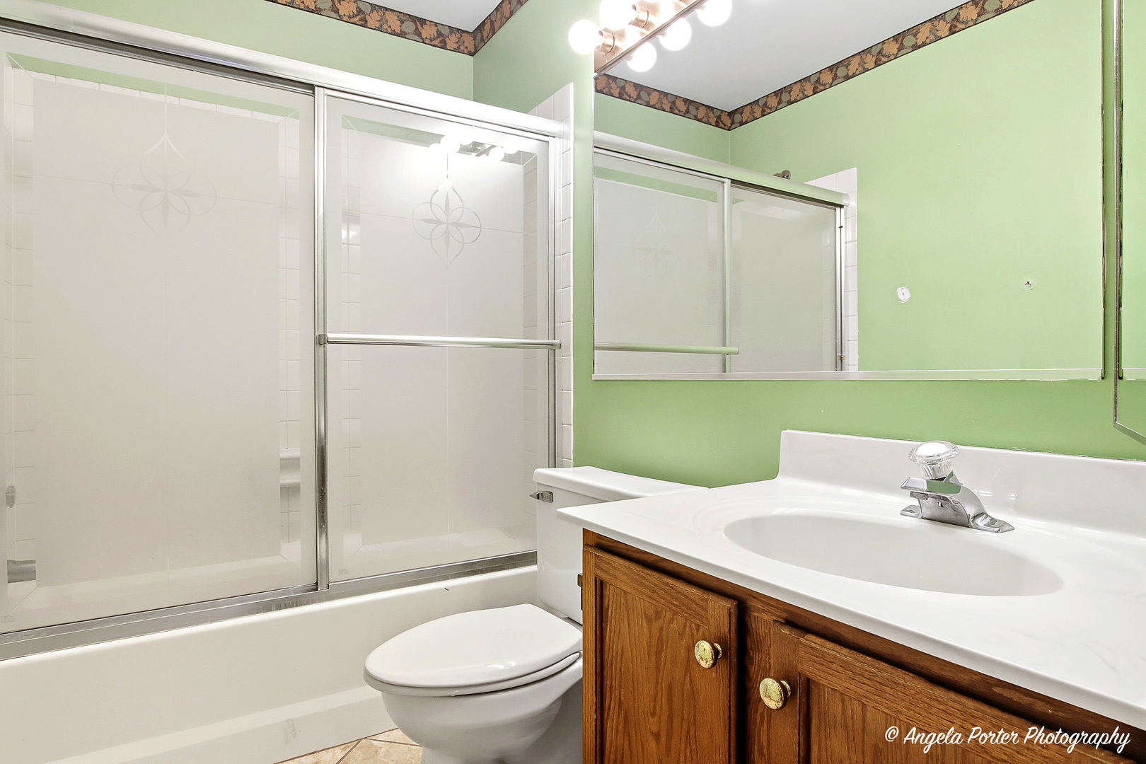 1040 Wimbledon Drive, Island Lake, IL 60042