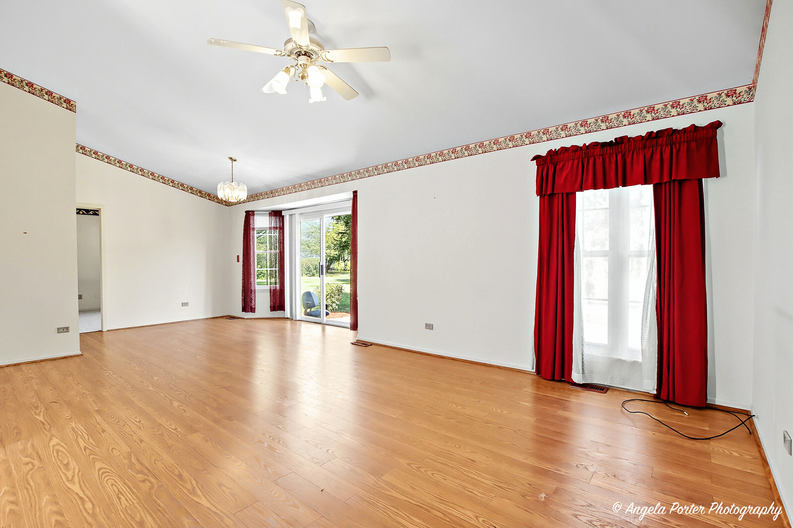1040 Wimbledon Drive, Island Lake, IL 60042