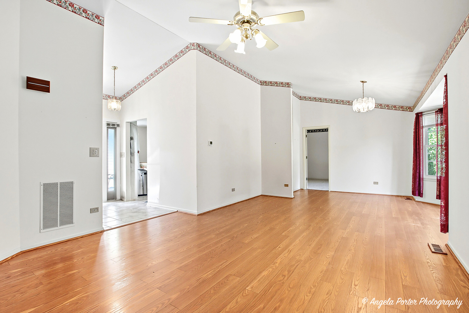 1040 Wimbledon Drive, Island Lake, IL 60042