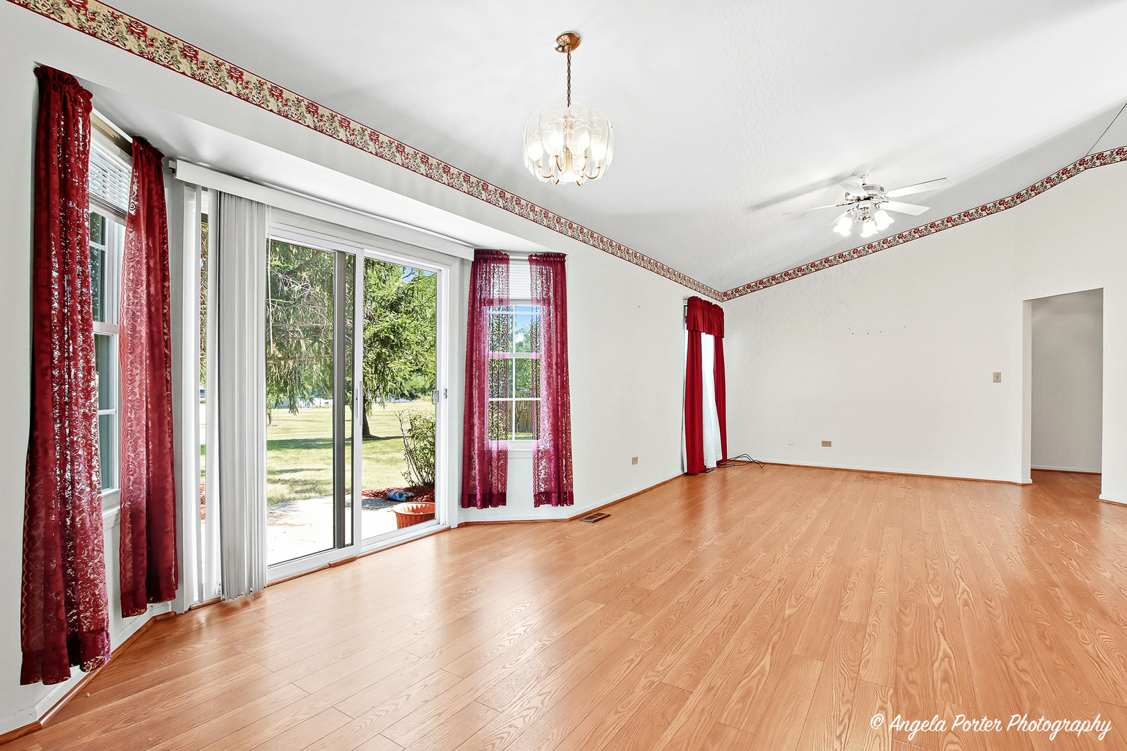 1040 Wimbledon Drive, Island Lake, IL 60042