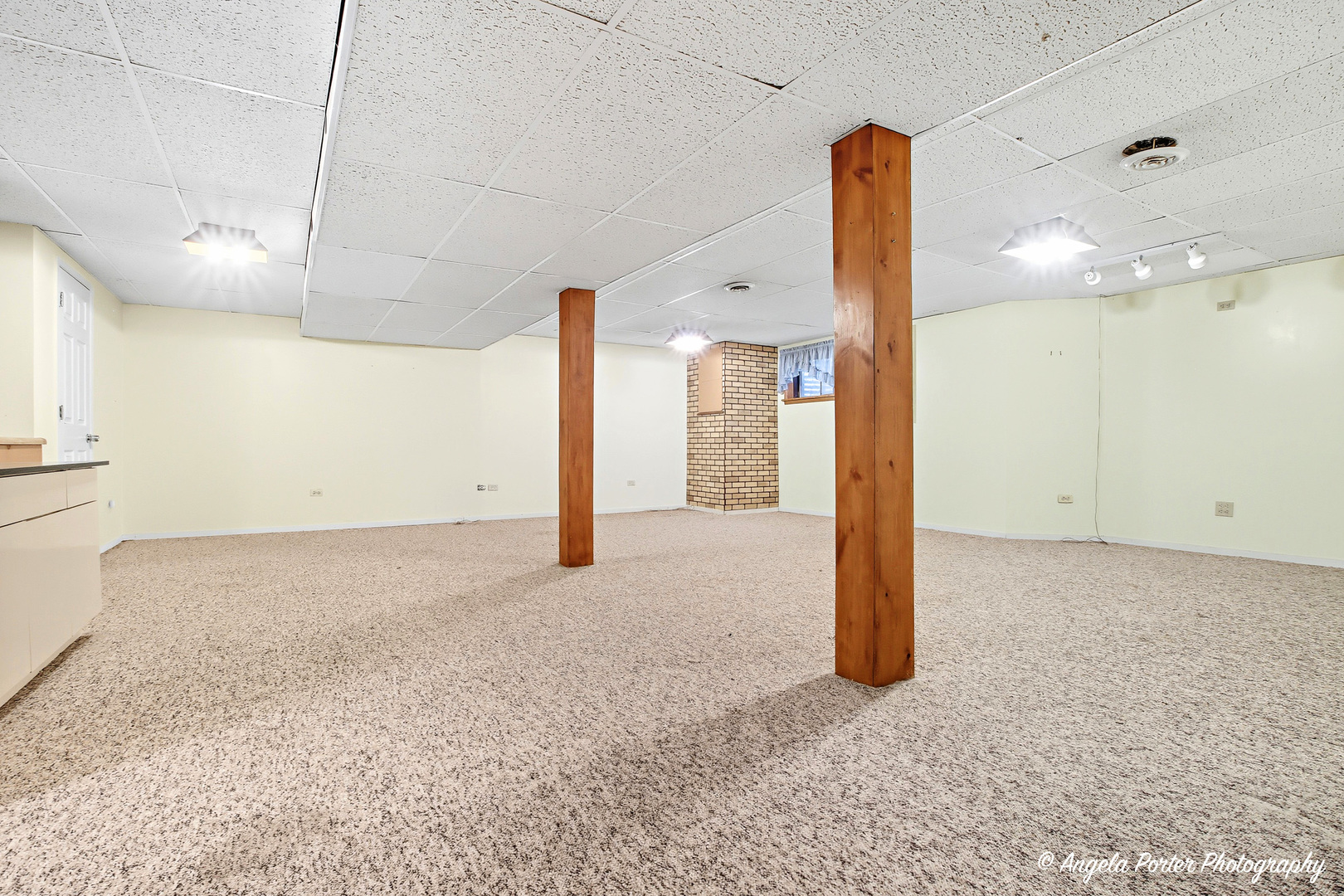 1040 Wimbledon Drive, Island Lake, IL 60042