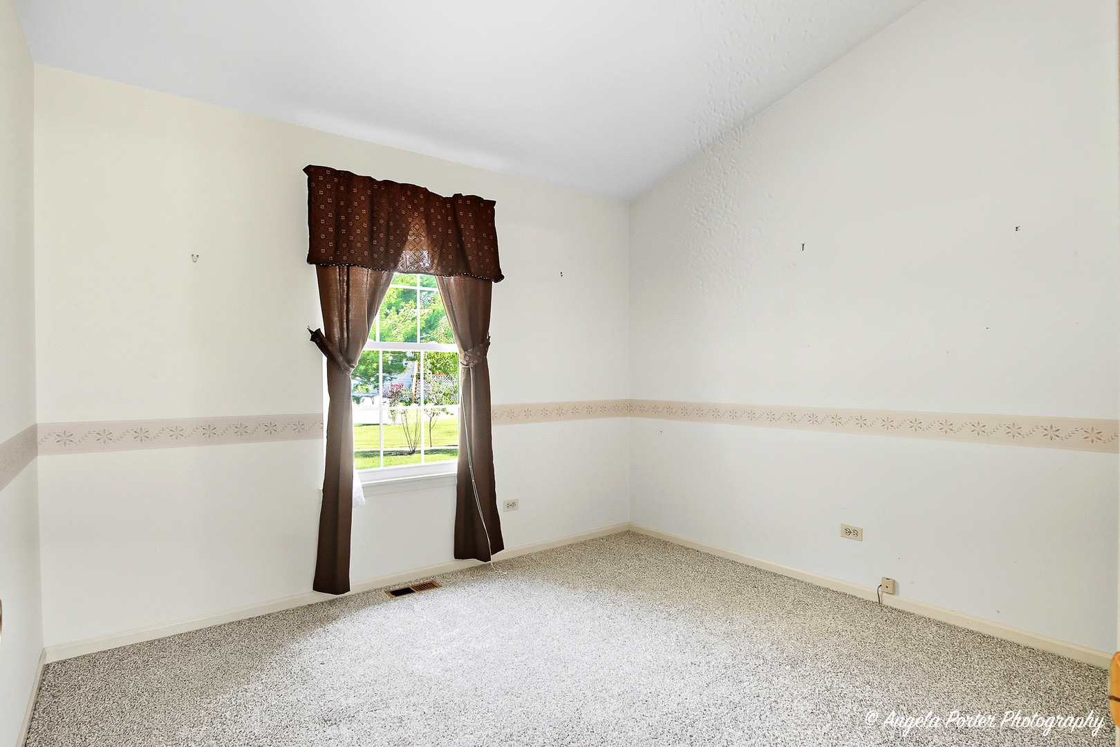 1040 Wimbledon Drive, Island Lake, IL 60042