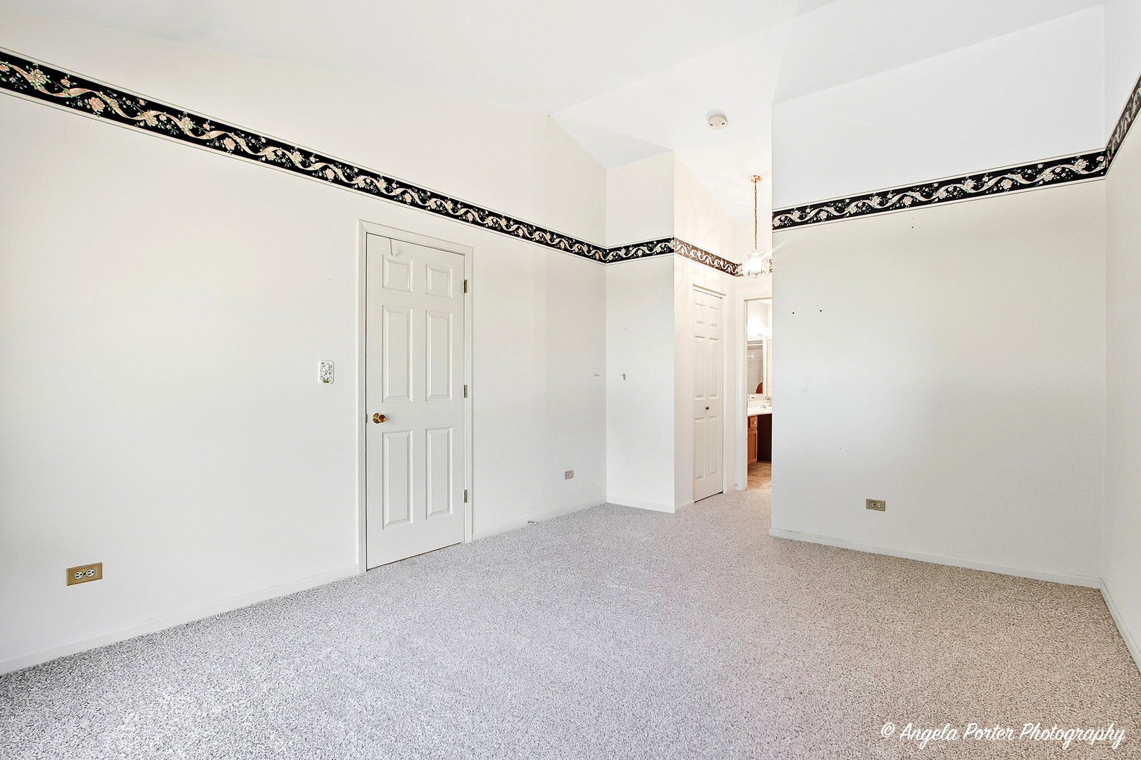 1040 Wimbledon Drive, Island Lake, IL 60042
