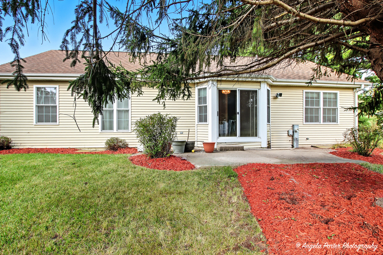 1040 Wimbledon Drive, Island Lake, IL 60042