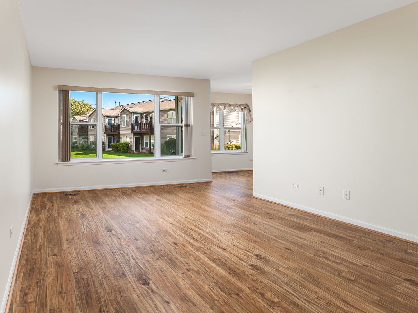 1000 Radclyffe Court #B, Elgin, IL 60120