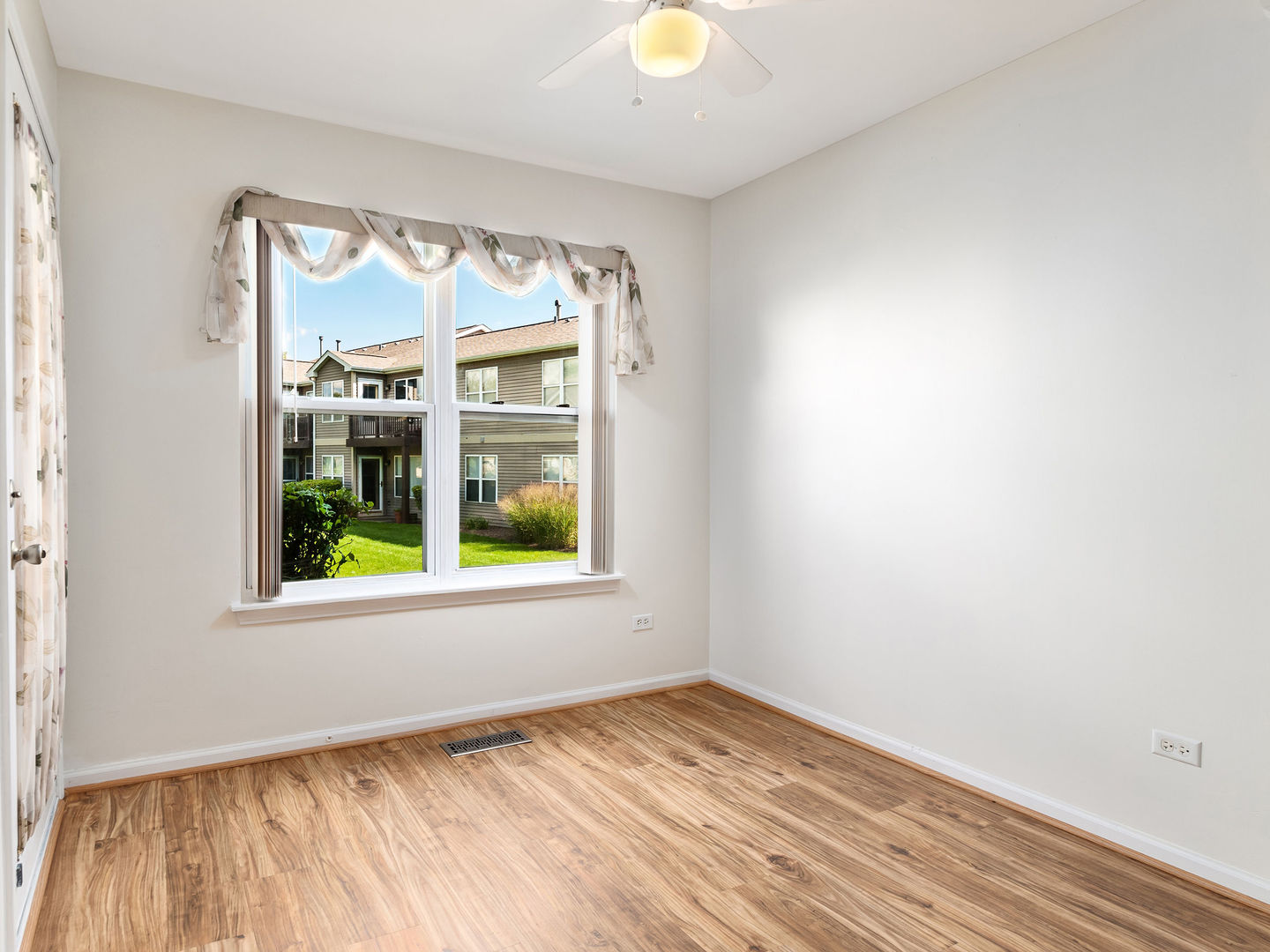 1000 Radclyffe Court #B, Elgin, IL 60120