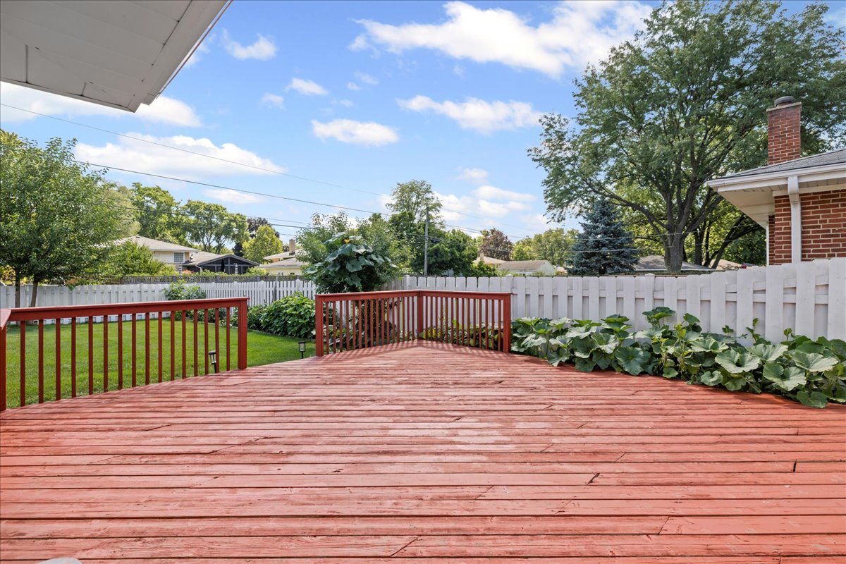 1605 E Frederick Street, Arlington Heights, IL 60004