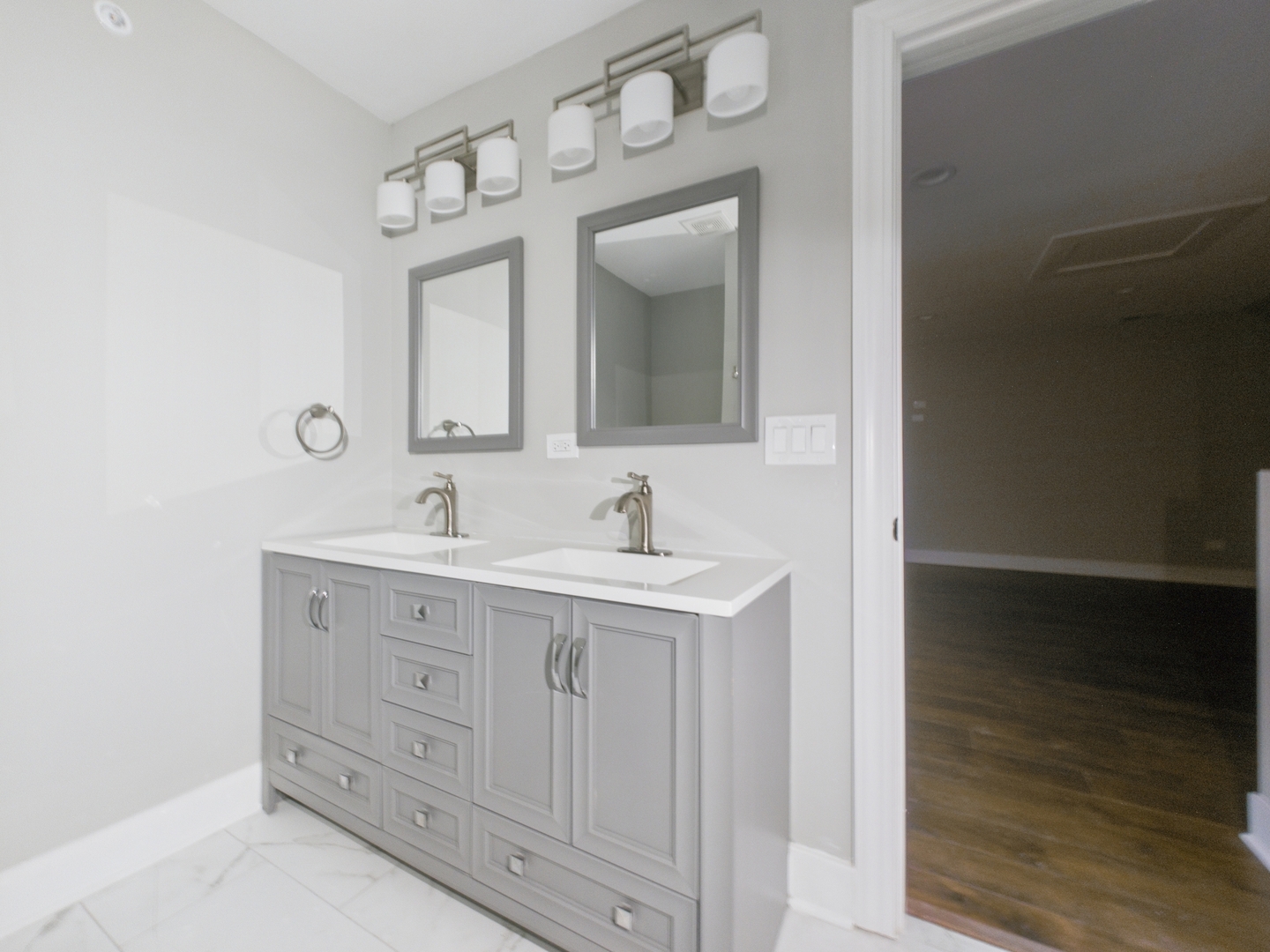 840 S Cuyler Avenue, Oak Park, IL 60304