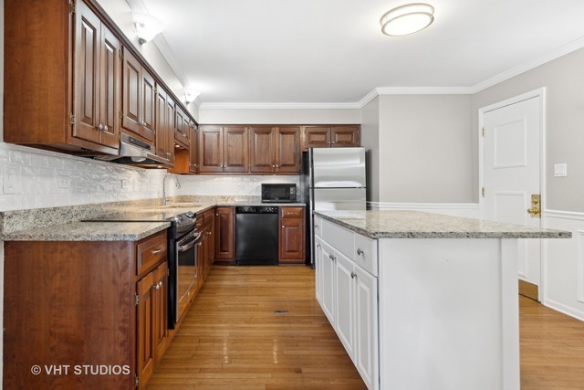 27 S Waiola Avenue #103, La Grange, IL 60525