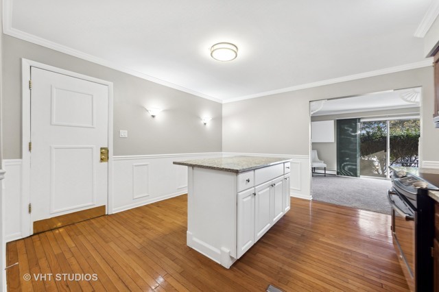 27 S Waiola Avenue #103, La Grange, IL 60525