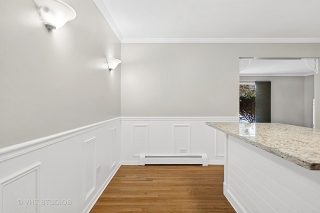 27 S Waiola Avenue #103, La Grange, IL 60525