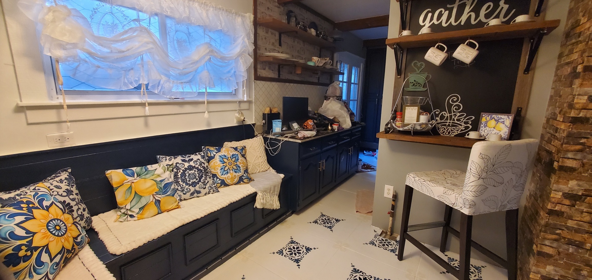 445 S ELLIS Street, Bensenville, IL 60106