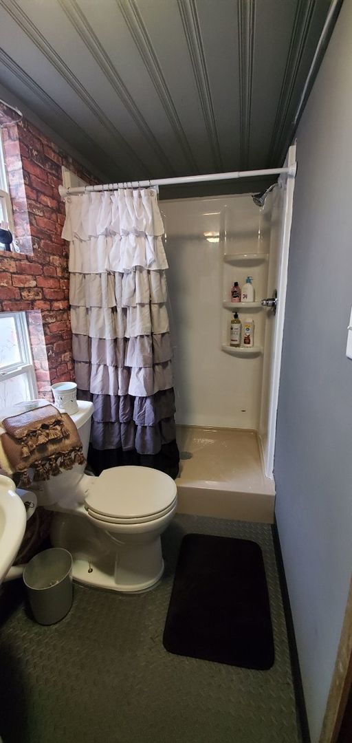 445 S ELLIS Street, Bensenville, IL 60106