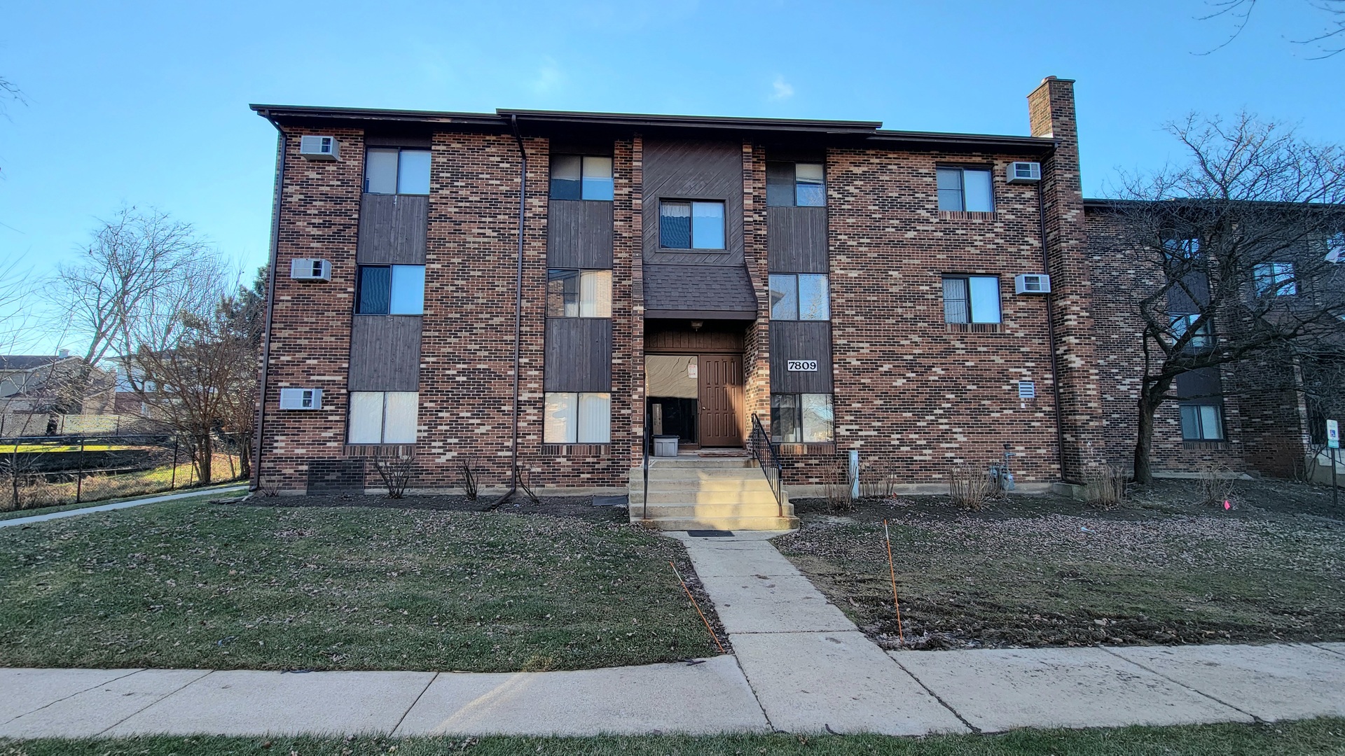 7809 Woodward Avenue #1A, Woodridge, IL 60517