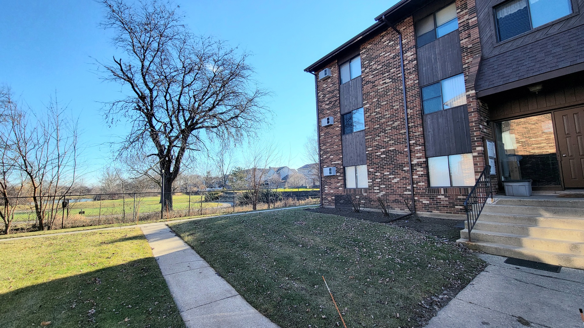 7809 Woodward Avenue #1A, Woodridge, IL 60517