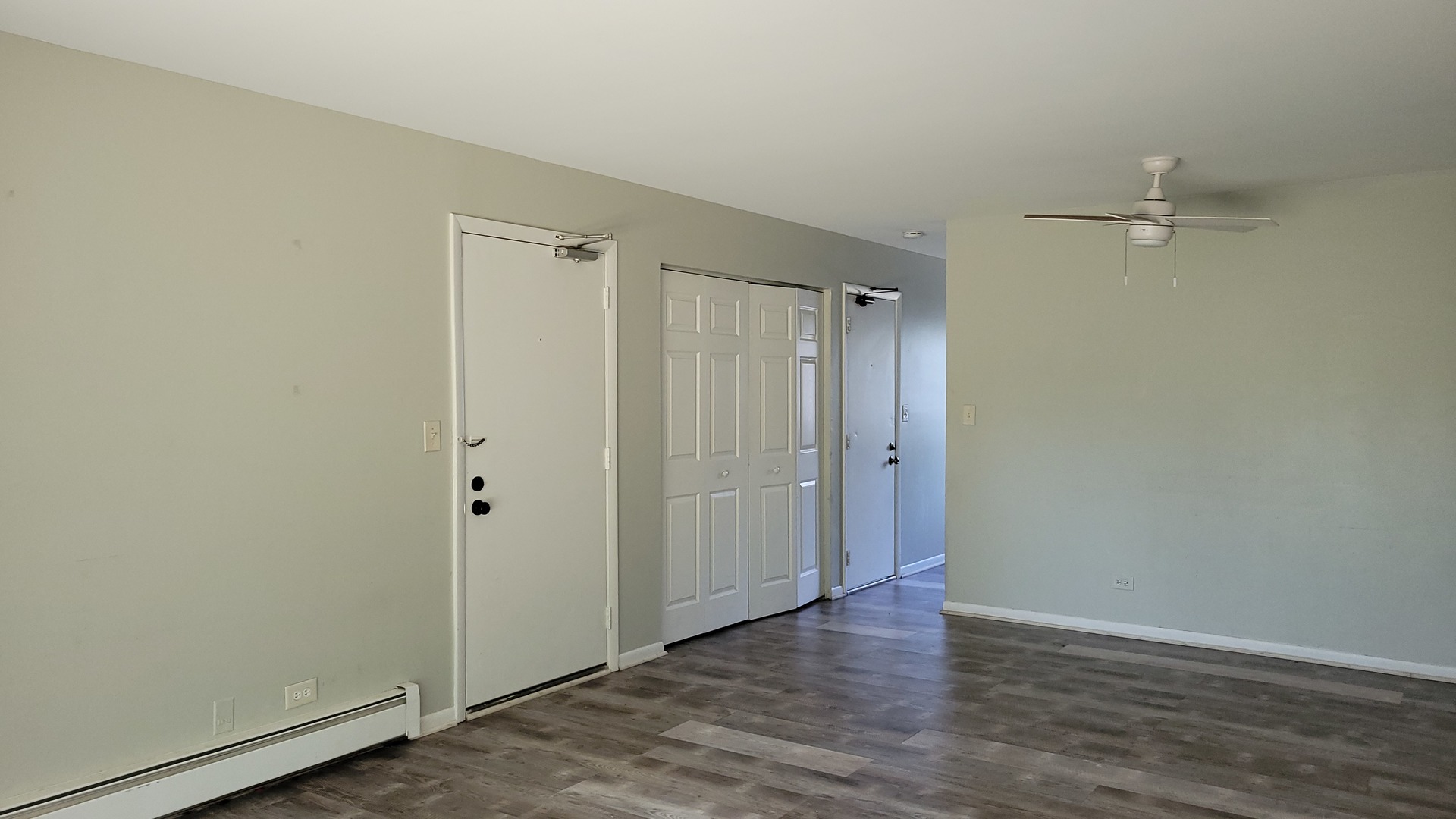 7809 Woodward Avenue #1A, Woodridge, IL 60517