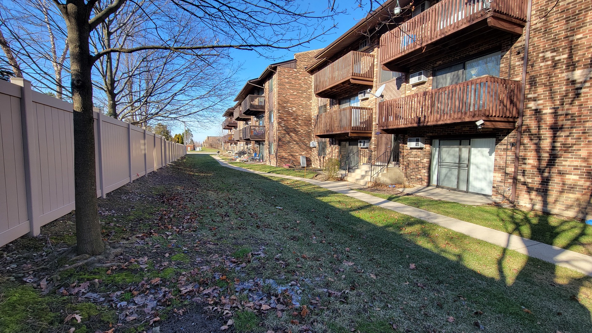 7809 Woodward Avenue #1A, Woodridge, IL 60517