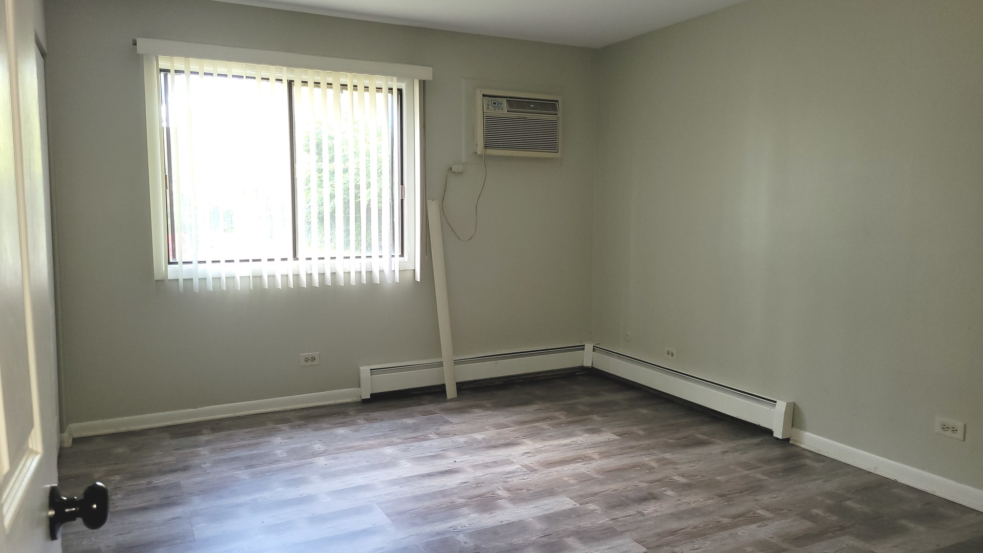 7809 Woodward Avenue #1A, Woodridge, IL 60517