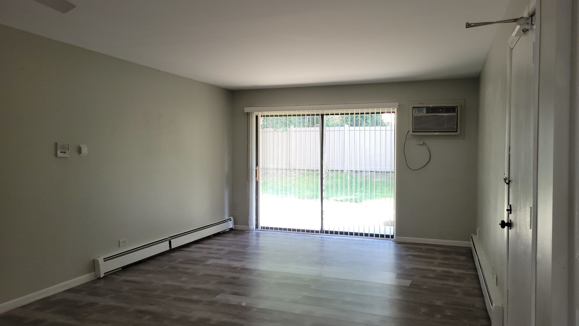7809 Woodward Avenue #1A, Woodridge, IL 60517