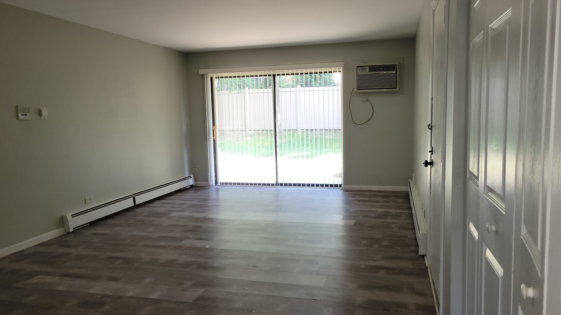 7809 Woodward Avenue #1A, Woodridge, IL 60517