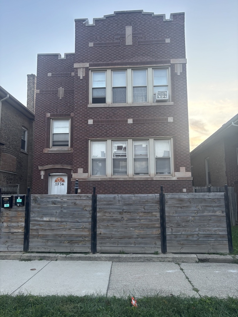 7934 S Loomis Boulevard, Chicago, IL 60620