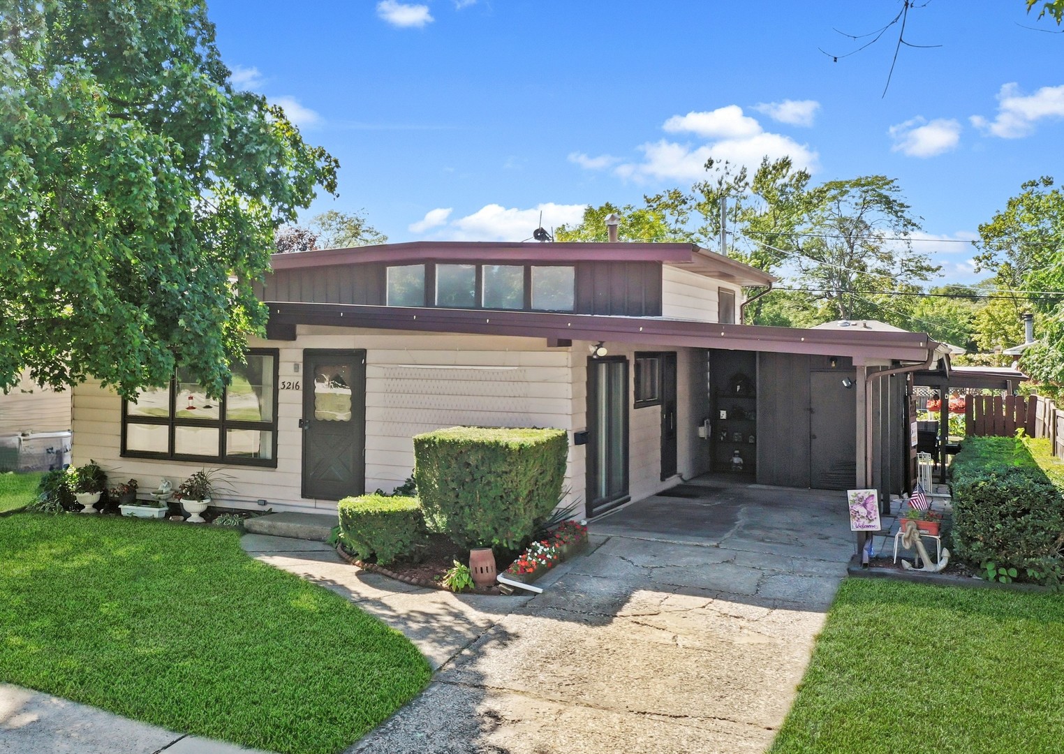 3216 Emerald Avenue, Steger, IL 60475