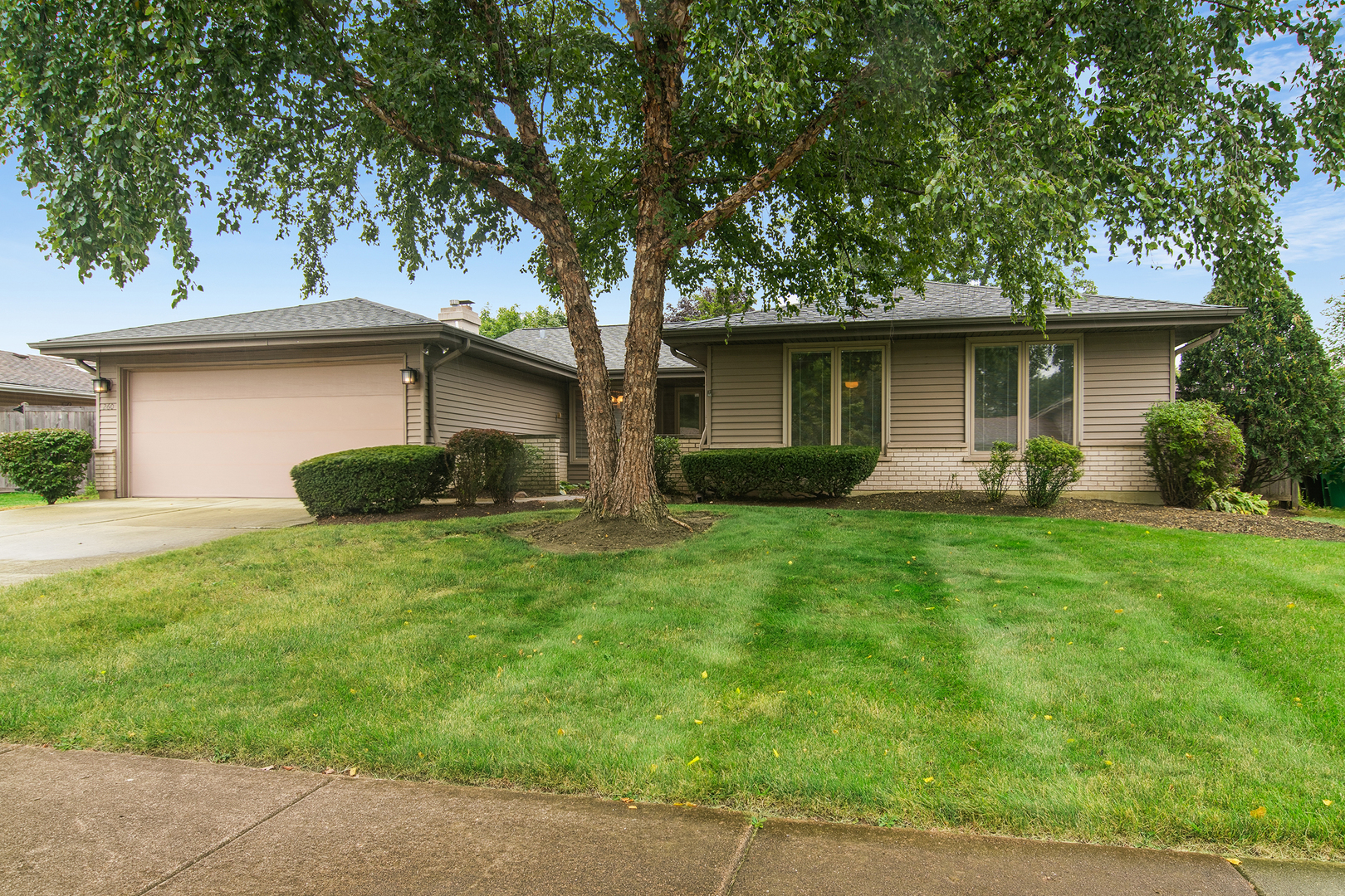 260 Bedford Lane, Bloomingdale, IL 60108