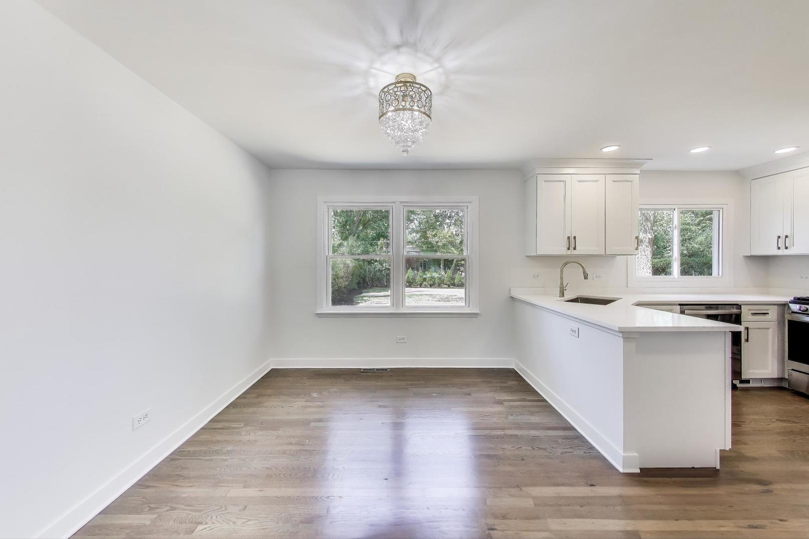 6 S Donald Avenue, Arlington Heights, IL 60004
