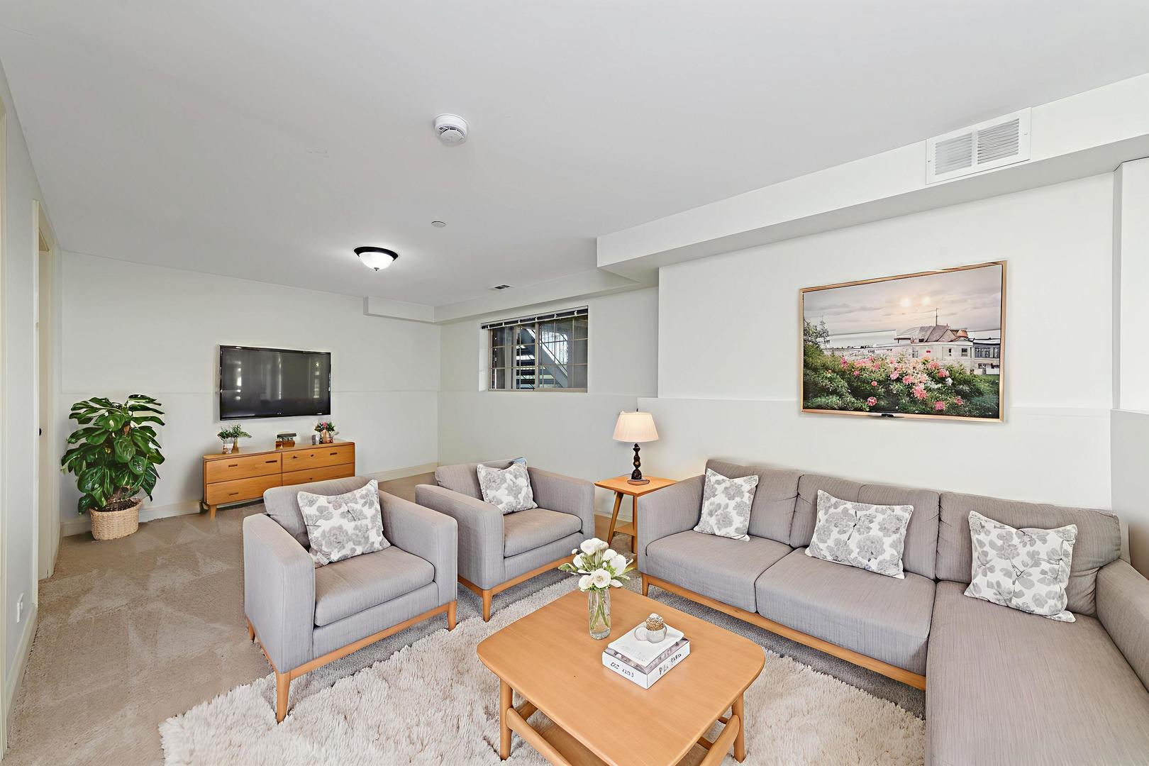 1502 Lakeridge Court, Mundelein, IL 60060