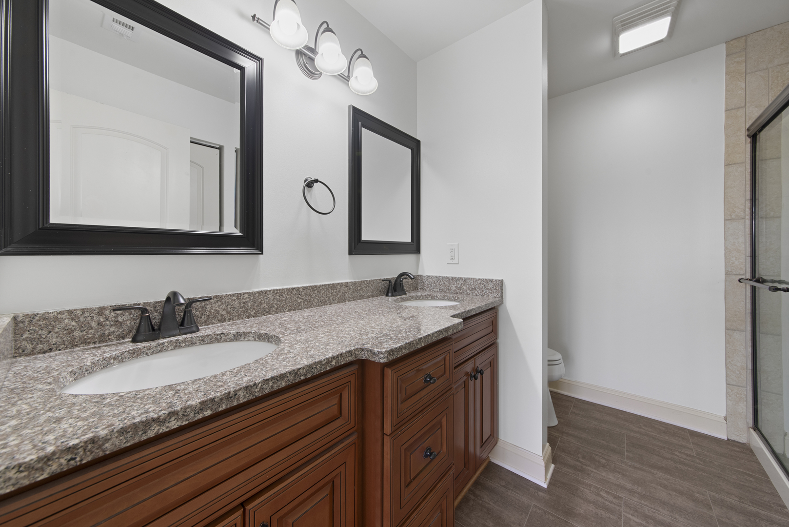 1502 Lakeridge Court, Mundelein, IL 60060