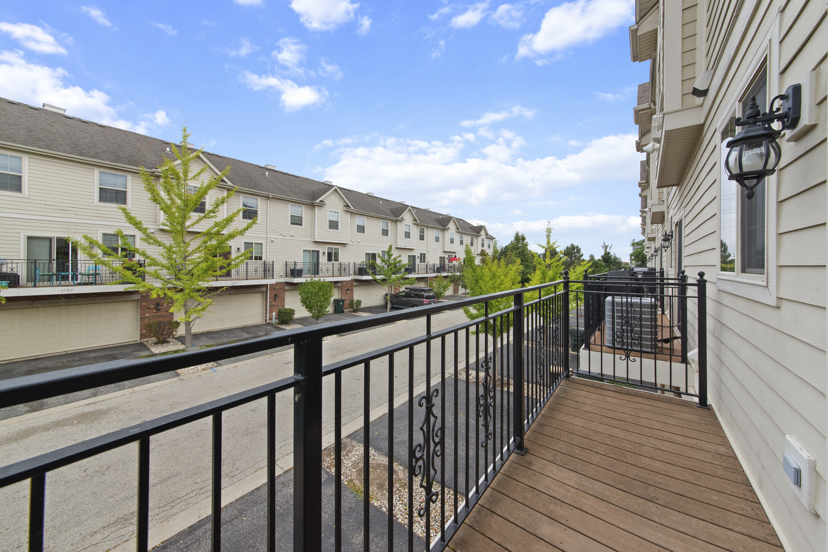 1502 Lakeridge Court, Mundelein, IL 60060