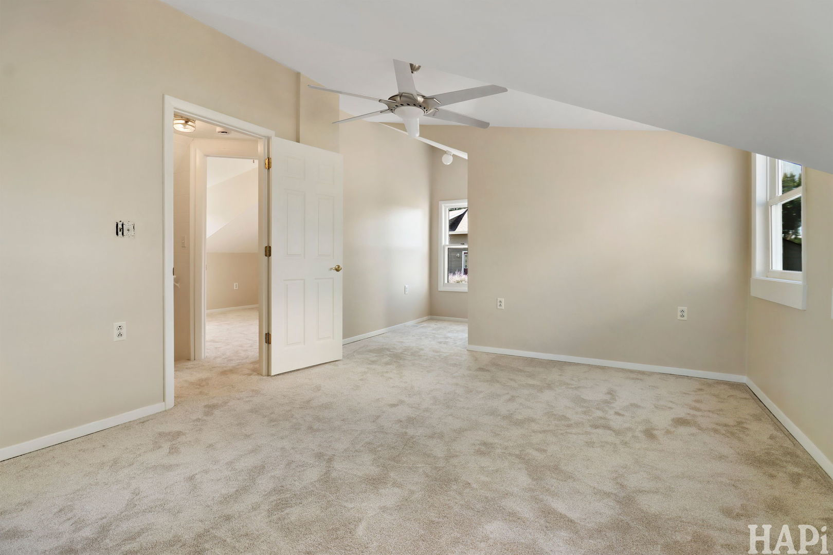 36 N Lake Avenue, Fox Lake, IL 60020