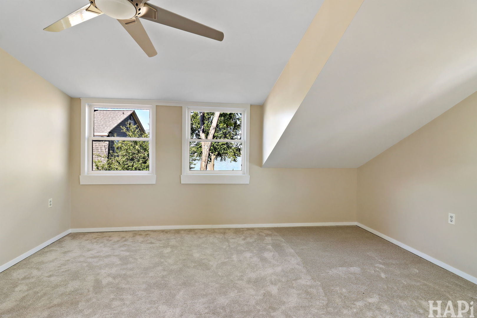 36 N Lake Avenue, Fox Lake, IL 60020