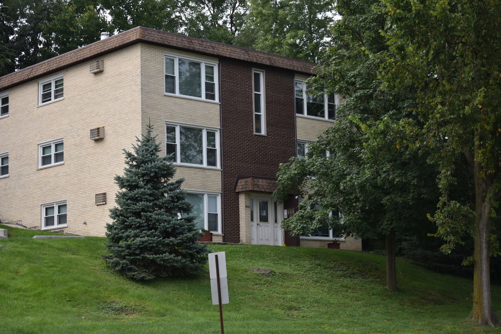 8395 Archer Avenue, Willow Springs, IL 60480