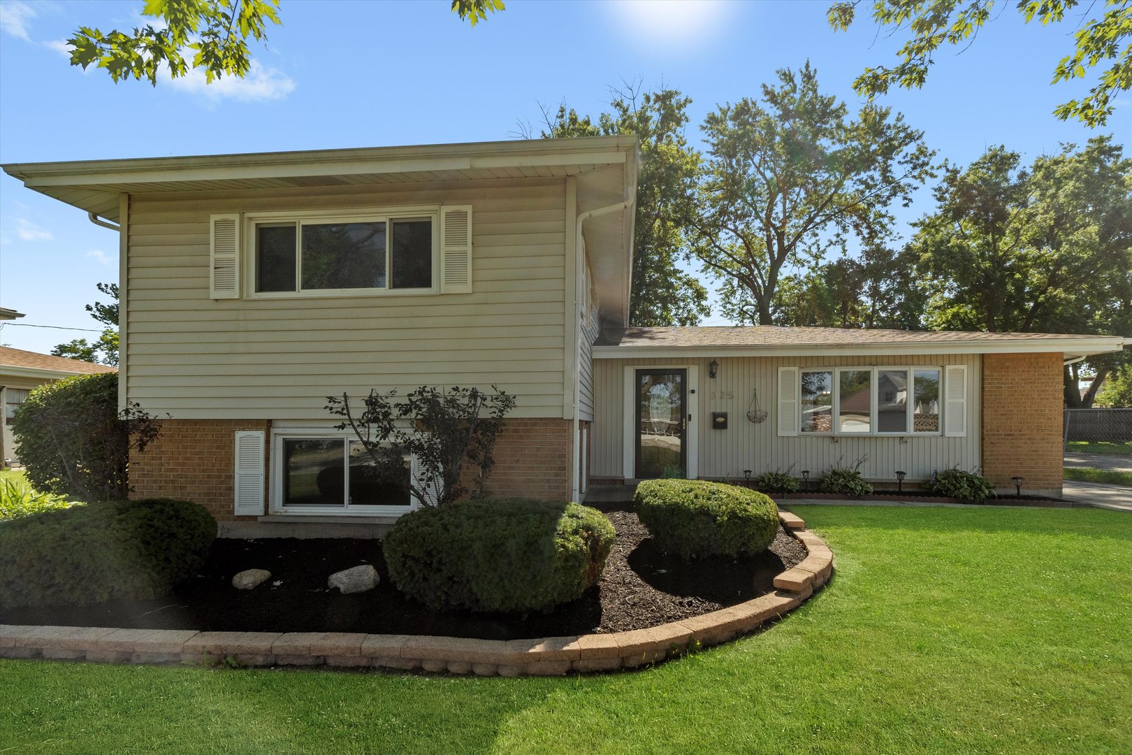325 Indiana Street, Park Forest, IL 60466