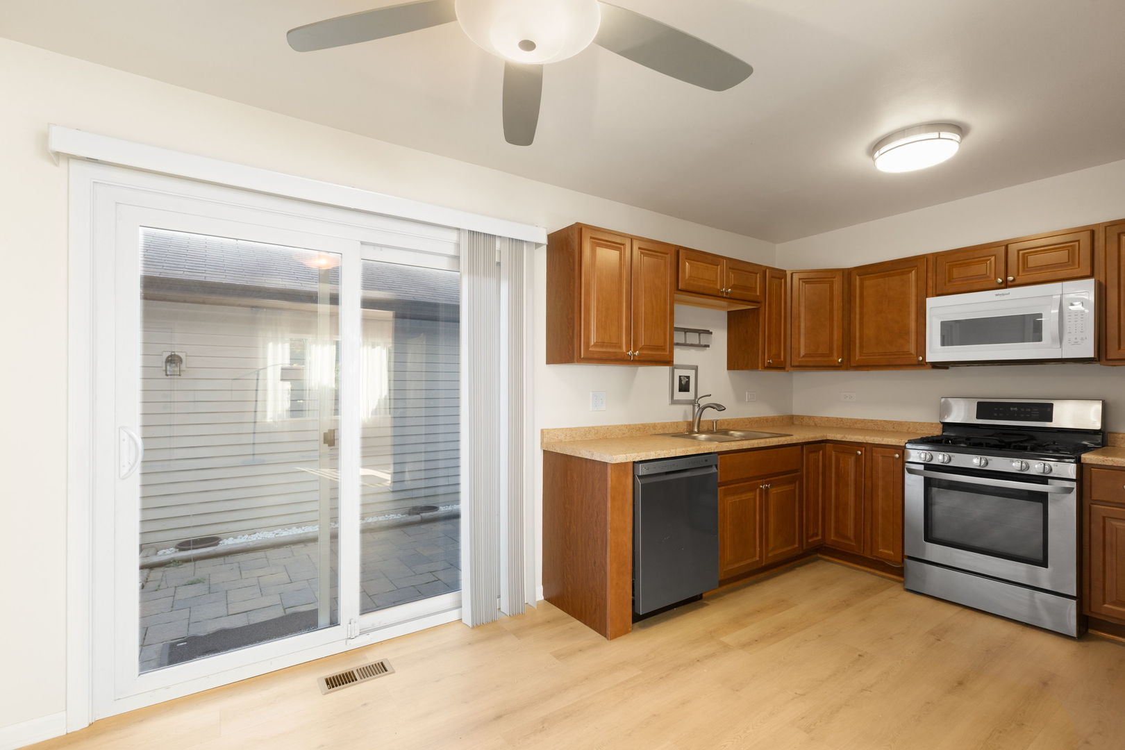 1373 Court Maria, Hanover Park, IL 60133