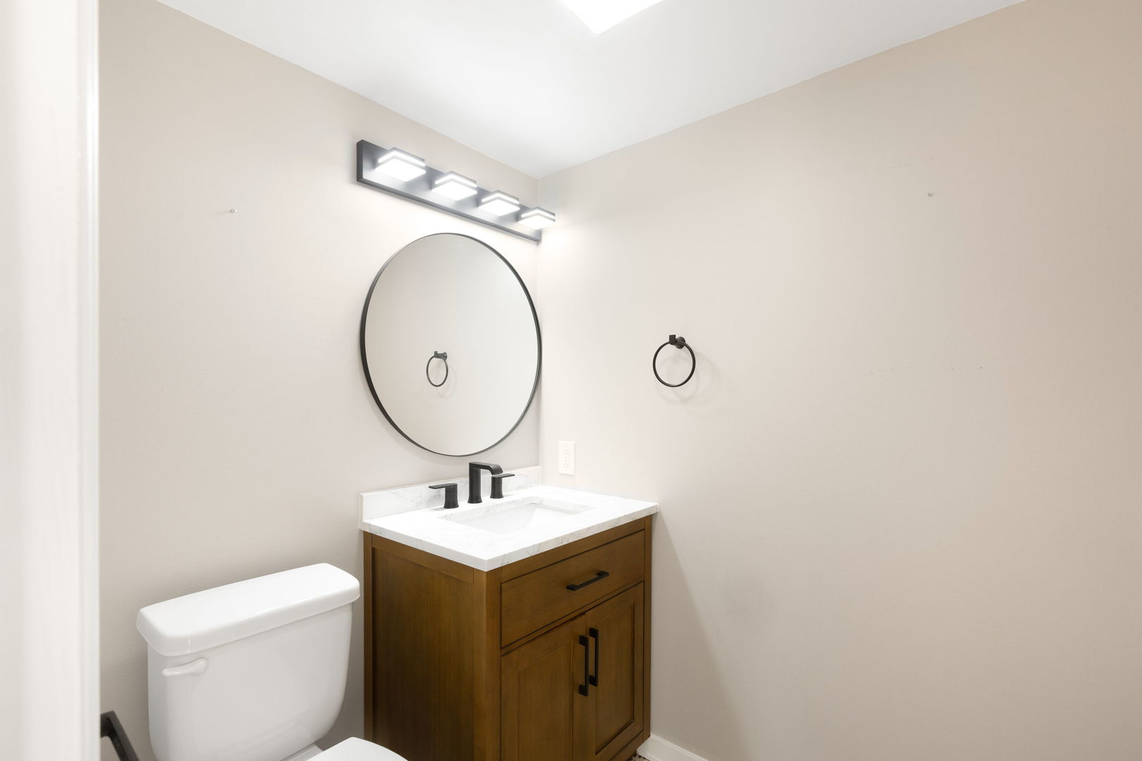 1373 Court Maria, Hanover Park, IL 60133