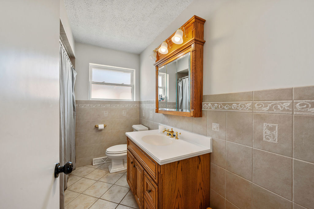 9740 Linn Avenue, Schiller Park, IL 60176