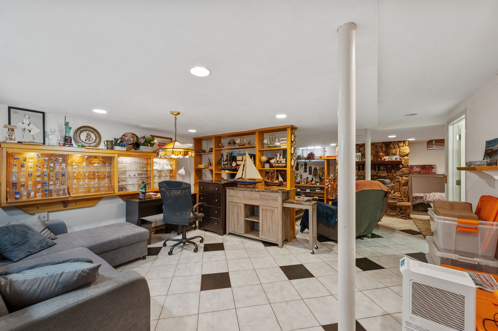 9740 Linn Avenue, Schiller Park, IL 60176