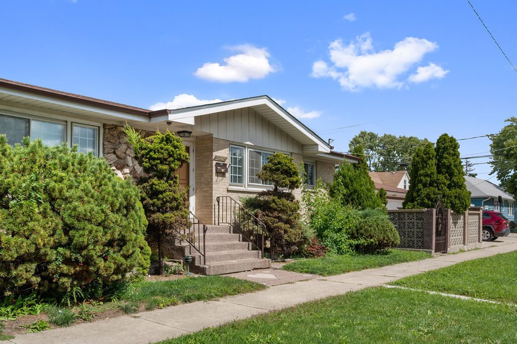 9740 Linn Avenue, Schiller Park, IL 60176